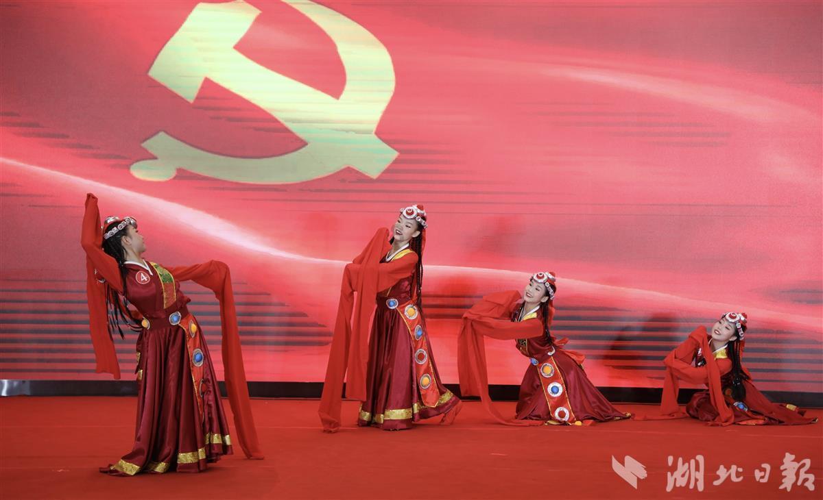 郁荣秋的扮演者是谁游戏画面