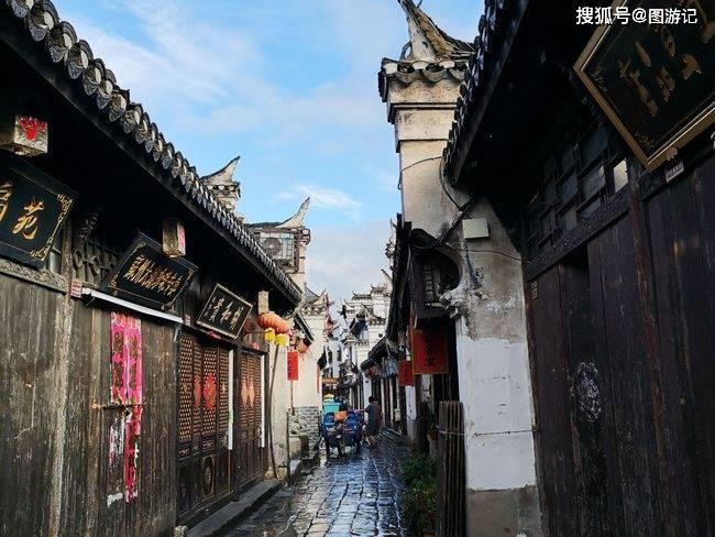 逃离破旧弃城