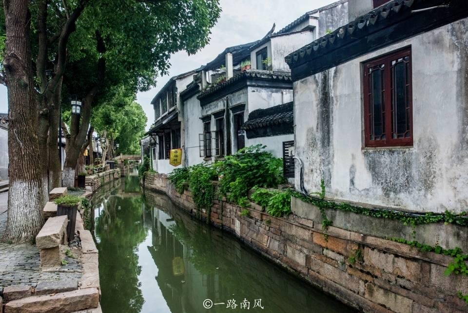 相扑选手大跳跃